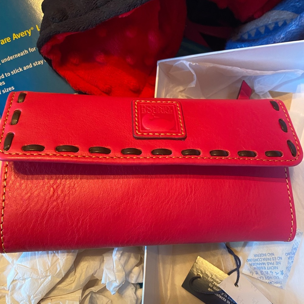 Dooney & Bourke Hot pink leather florentine wallet BNNUWT , it is beautiful ‼️‼️